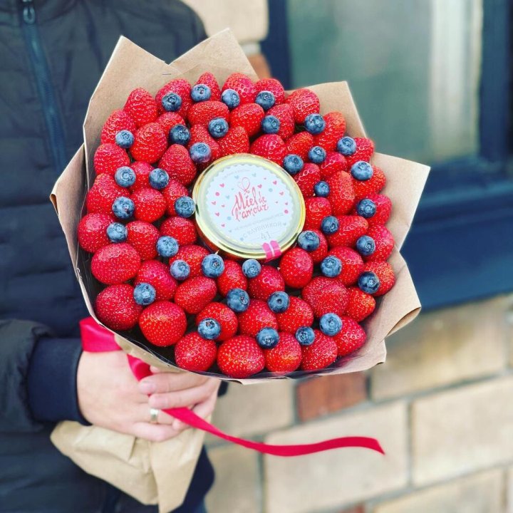 "Клубника и мёд" в Симферополи