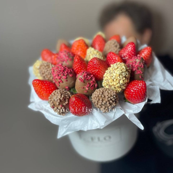 Клубника в боксе 30 ягод в Симферополи