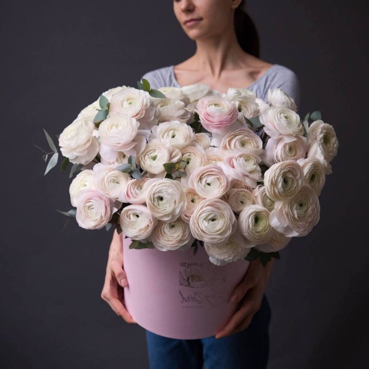 Бокс с ранункулюсами в Симферополи