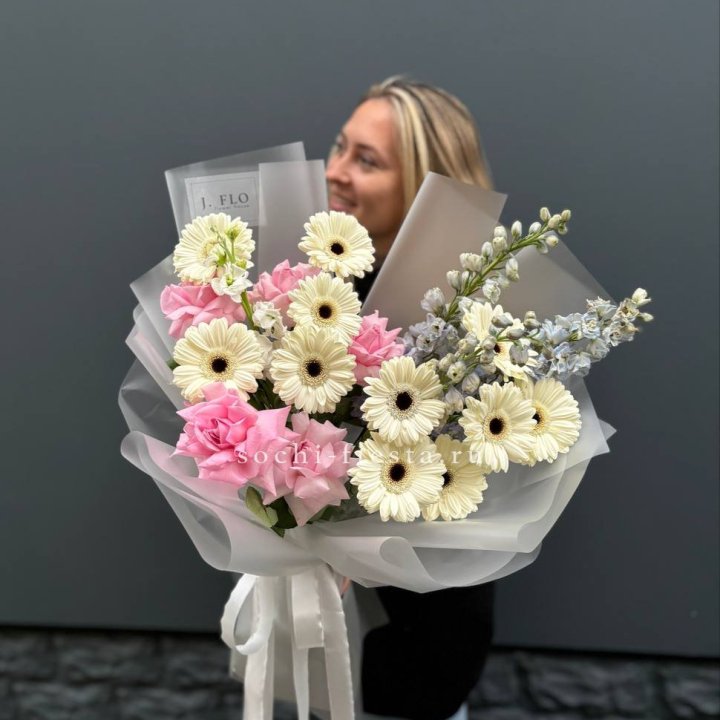 Букет роз и гербер в Симферополи