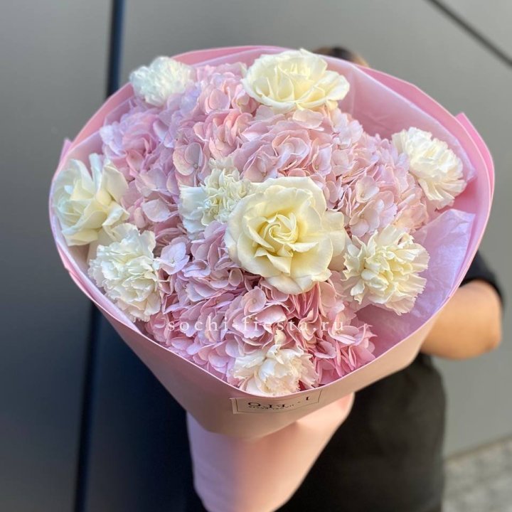  Букет гортензий и роз  в Симферополи