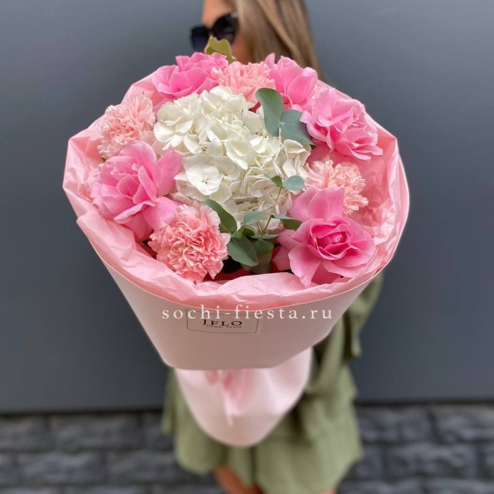  Букет роз и гортензии "Навола" в Симферополи