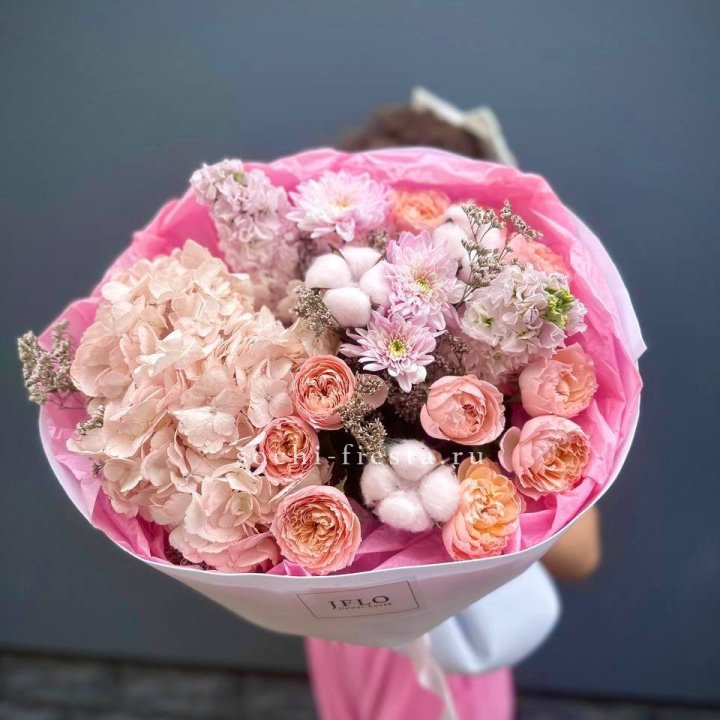 Букет гортензии и кустовых роз "Абрассо" в Симферополи