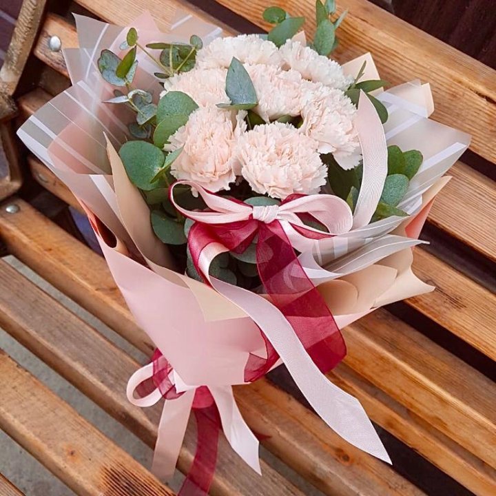 Диантусы с эвкалиптом в Симферополи