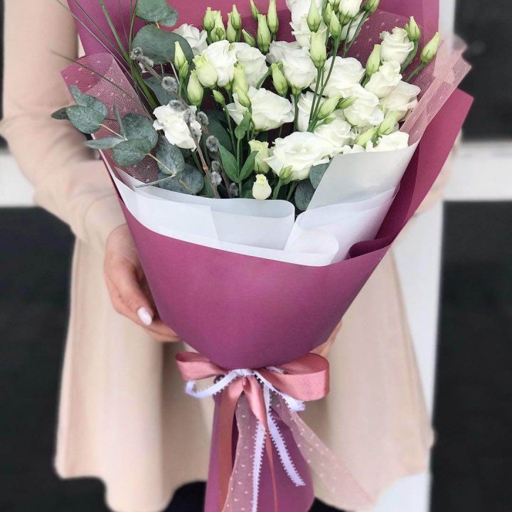 Эустомы с эвкалиптом в Симферополи