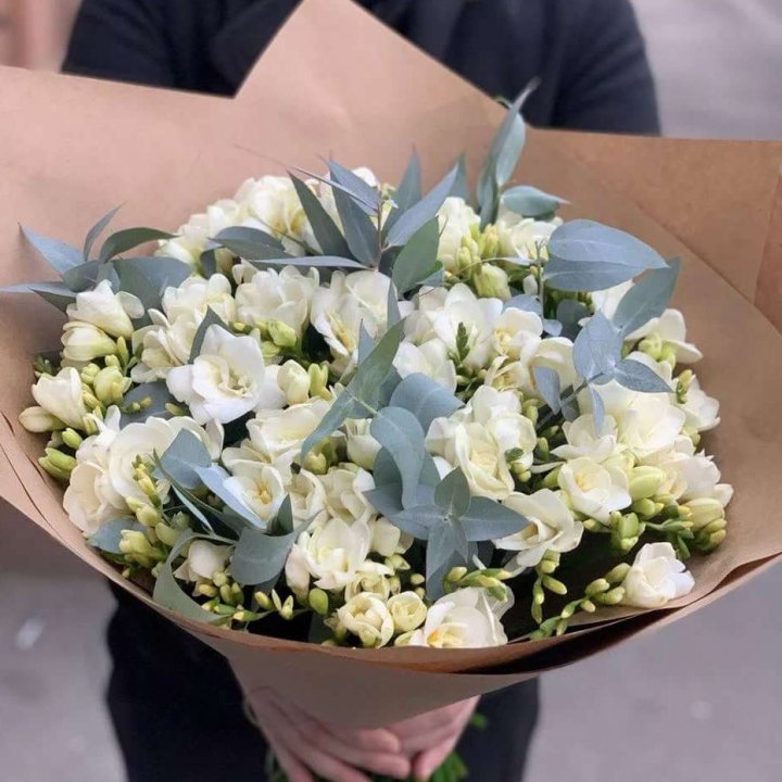 51 фрезия с эвкалиптом в Симферополи