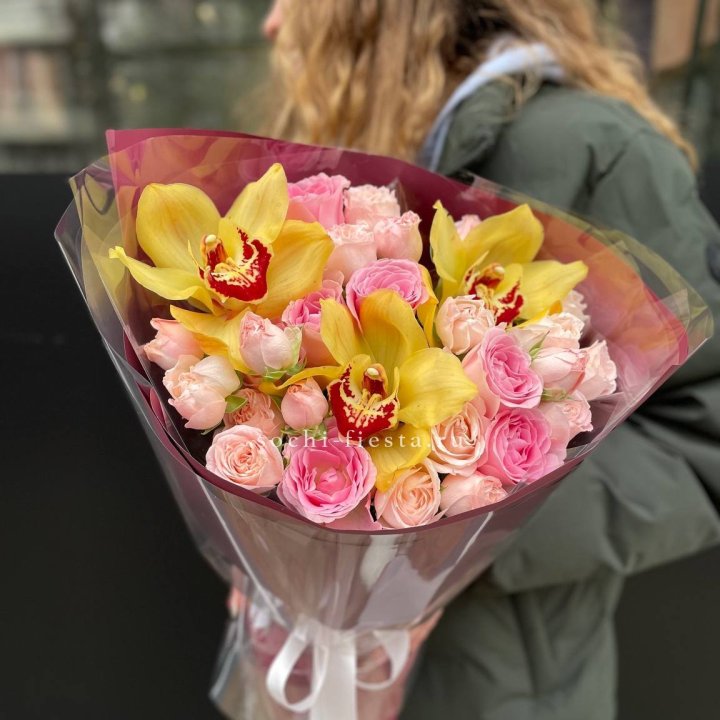  Букет орхидей и роз Есенья в Симферополи