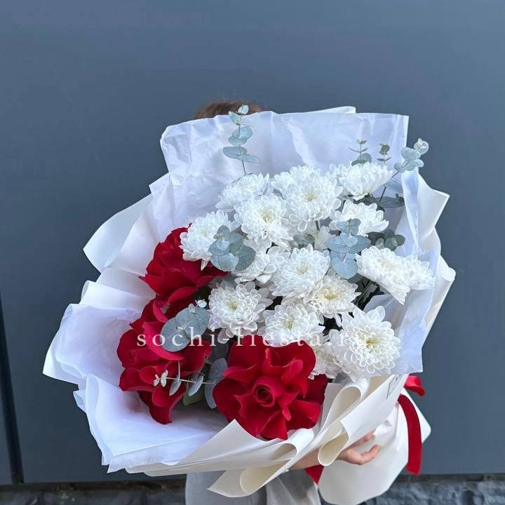 Дуо розы и хризантемы в Симферополи