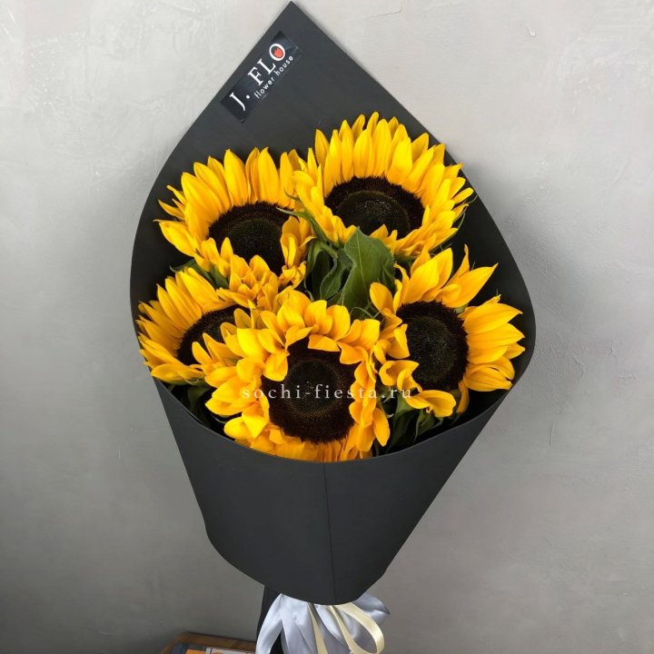 Букет из 5  подсолнухов в Симферополи