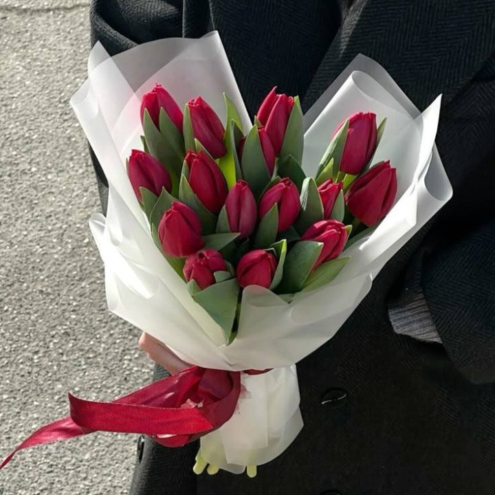 15 красных тюльпанов в Симферополи