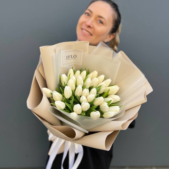 35 белых тюльпанов в Симферополи