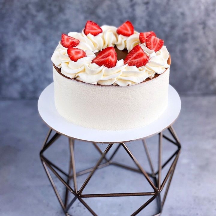 Торт "Клубника со сливками" в Симферополи