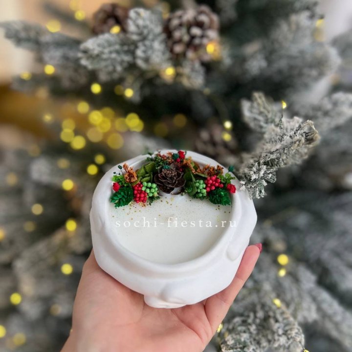 Свеча ароматическая в гипсе Руки с шишкой в Симферополи