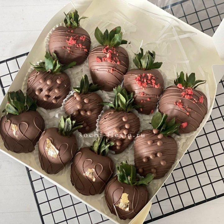 Клубника в шоколаде 12 ягод в Симферополи