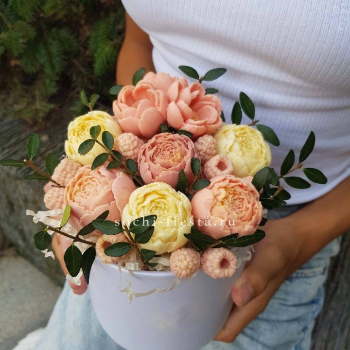 Шоколадный букет с ягодами в Симферополи