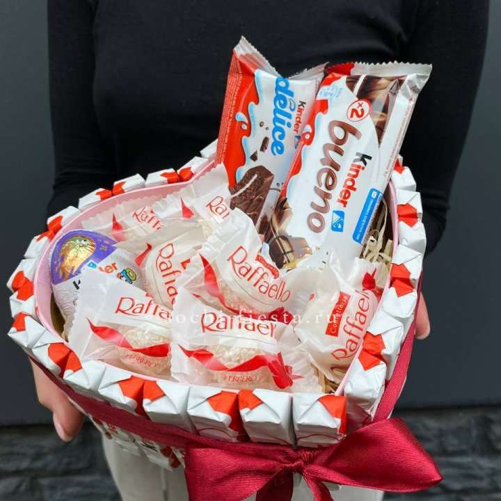 Подарочный набор сердце с Киндерами и Рафаэлло в Симферополи