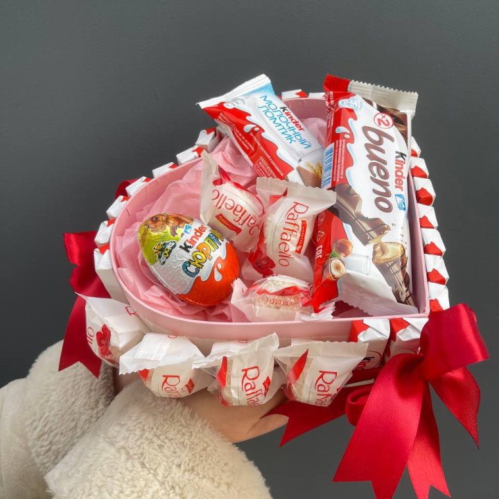 Бокс киндерами и раффаэлло в Симферополи