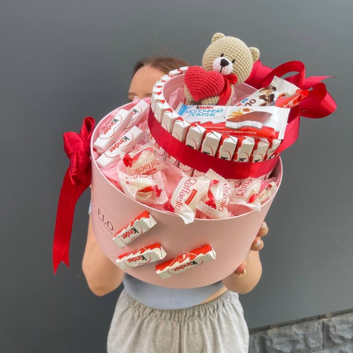 Бокс киндерами и раффаэлло 2 в Симферополи