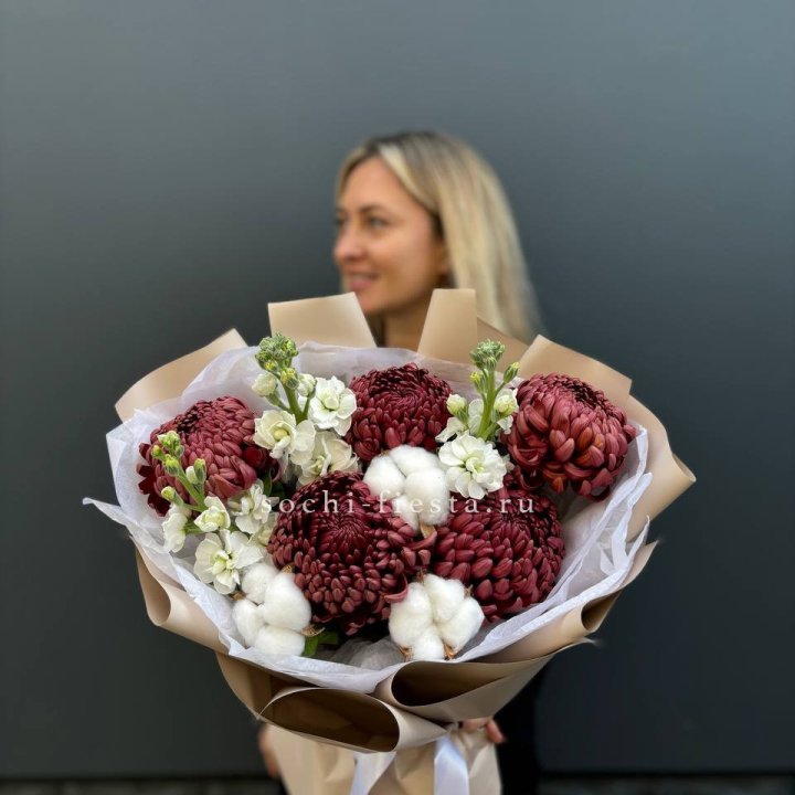 Хризантемы с маттиолой в Симферополи