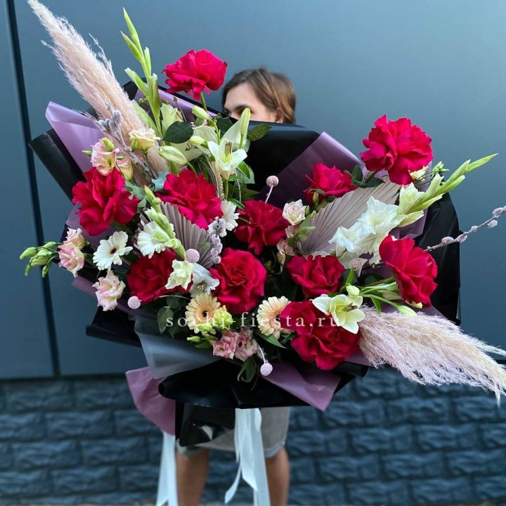 Дизайнерский букет Ред в Симферополи