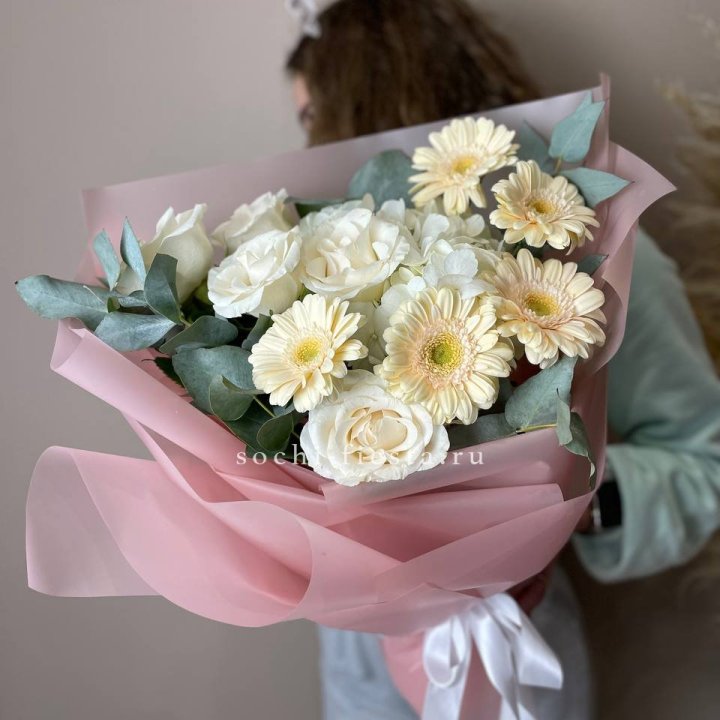 Букет роз, гортензии, гербер  в Симферополи