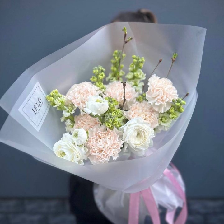 Букет маттиолы и ранункулюсов  в Симферополи