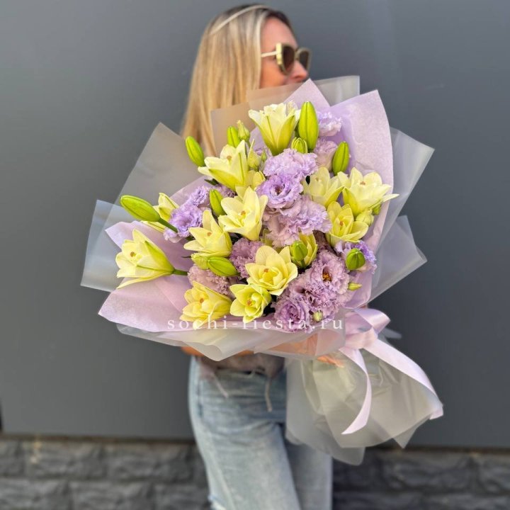  Букет лилий и эустом в Симферополи