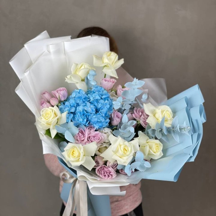 Дизайнерский букет "Блю скайфорт" в Симферополи