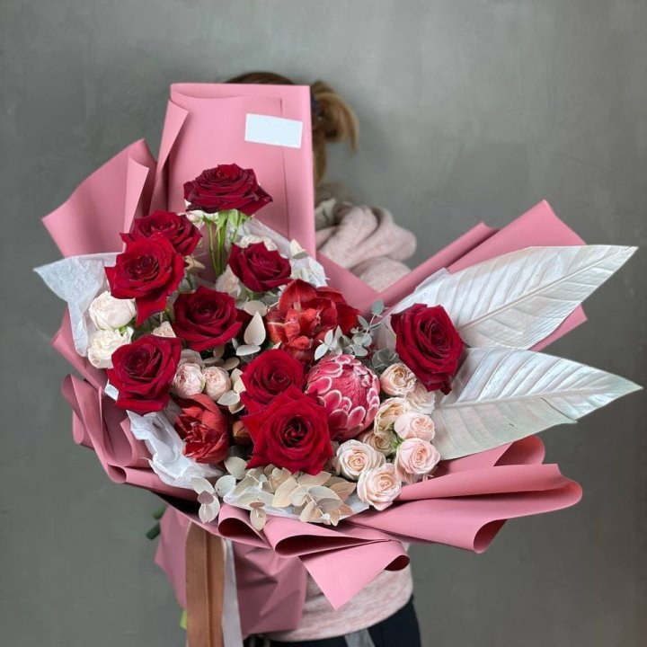 Дизайнерский букет "Ред Вильвет" в Симферополи