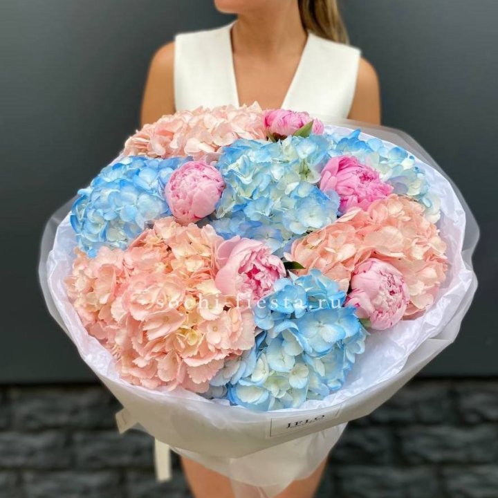 Дуобукет гортензии с пионами  в Симферополи