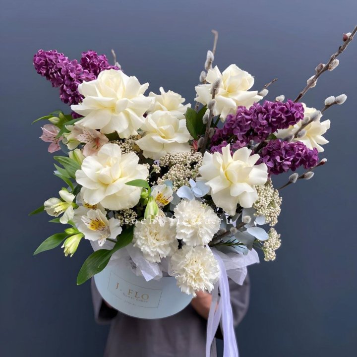 Цветочный бокс Французских роз и Сирени в Симферополи