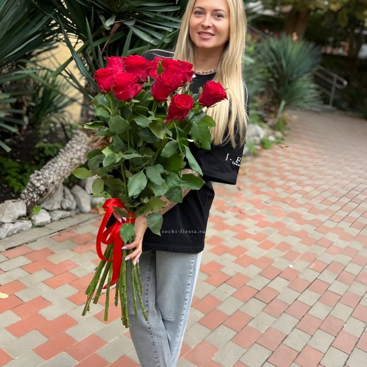 15 высоких красных роз в Симферополи