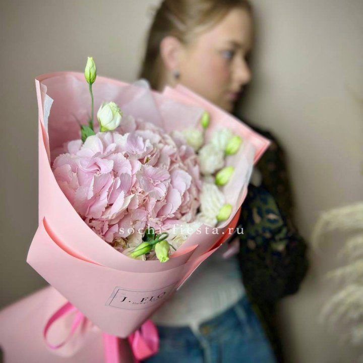 Букет с гортензией №2 в Симферополи