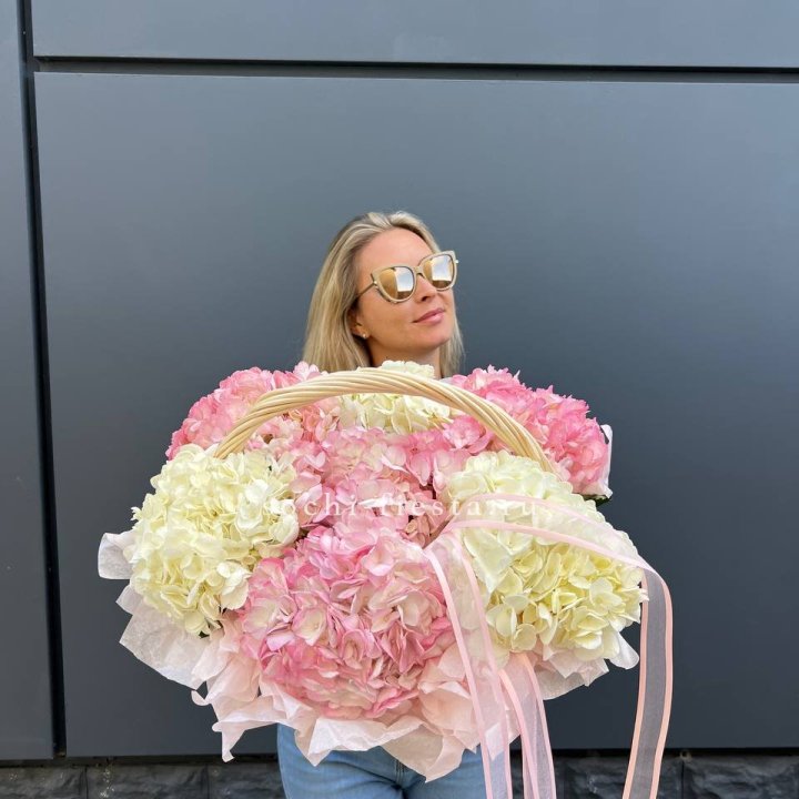 7 гортензий в корзине в Симферополи