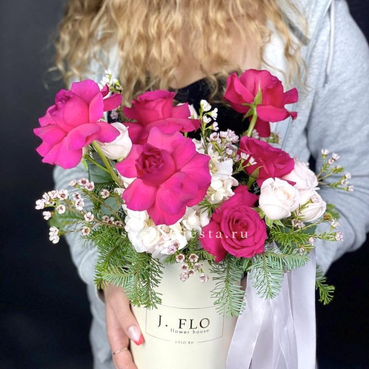 Новогодняя композиция в коробке пинк розе в Симферополи