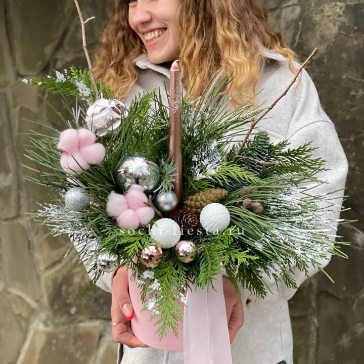 Новогодняя композиция в коробке пинк в Симферополи