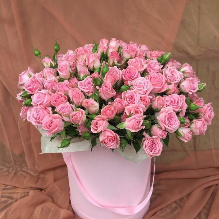 Кустовые розы в коробке в Симферополи