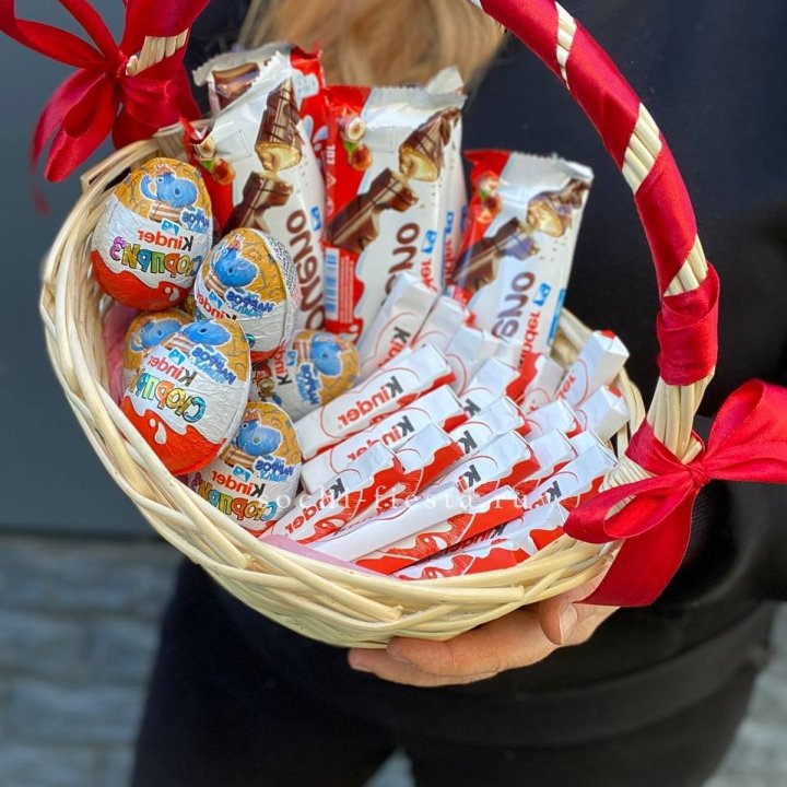 Корзина с киндерами  в Симферополи