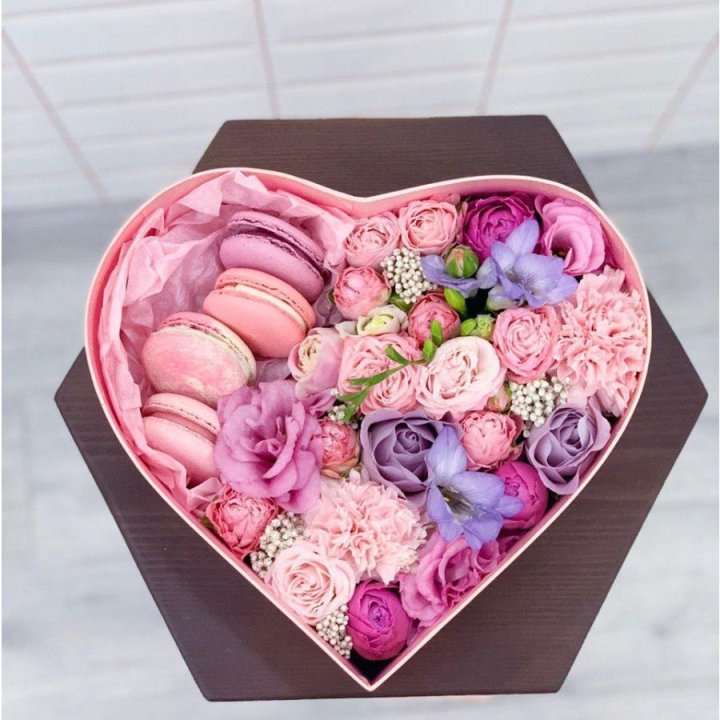 Бокс-сердце с макаронс  в Симферополи
