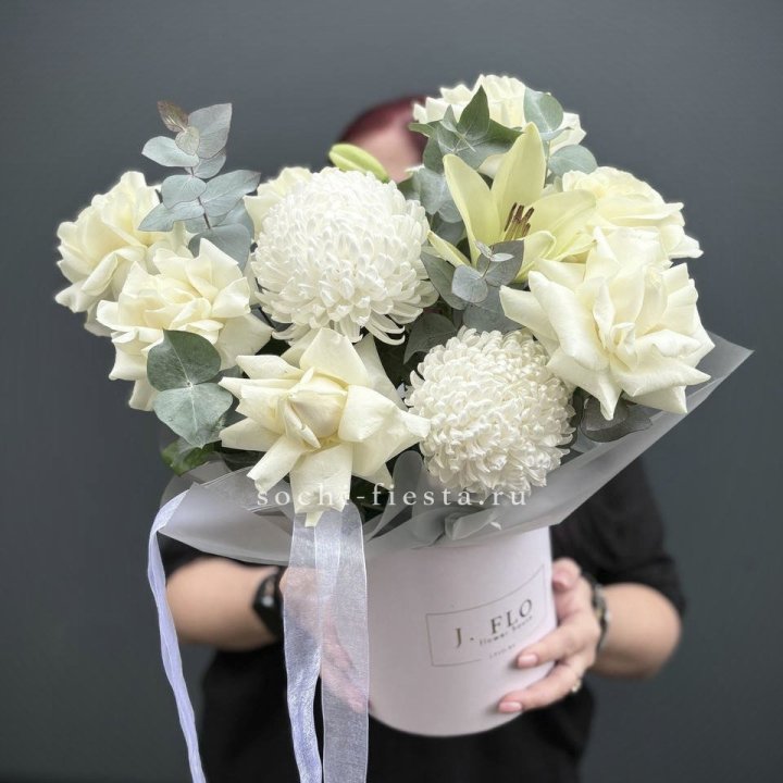 Цветы в шляпной коробке  в Симферополи