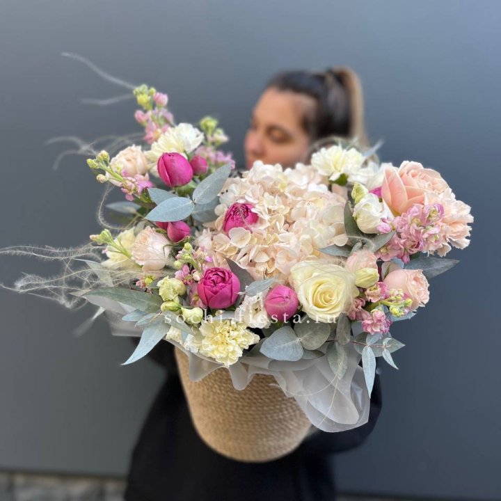 Цветочная композиция в джутовом боксе  в Симферополи