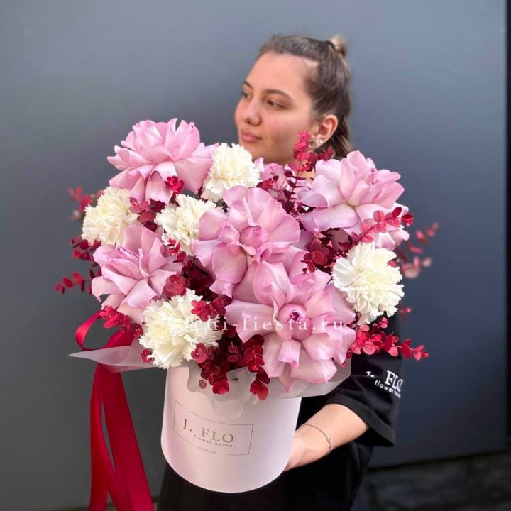 Бокс с французскими розами "Вела вита" в Симферополи