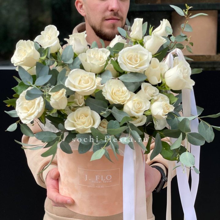 41 белая роз в бархатном боксе в Симферополи