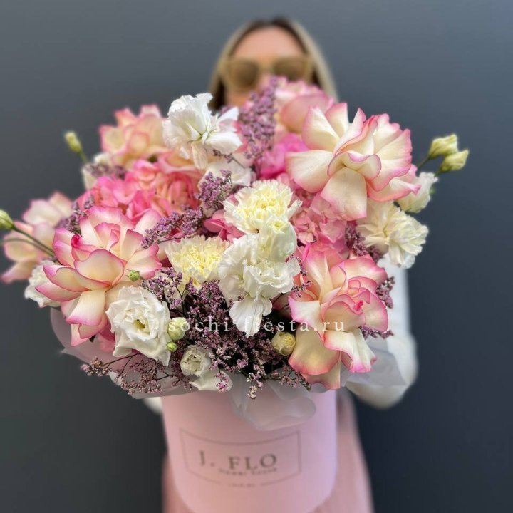 Цветочная композиция "Глория" в боксе в Симферополи