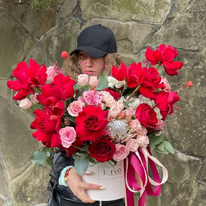 Яркий бокс "Для неё" в Симферополи