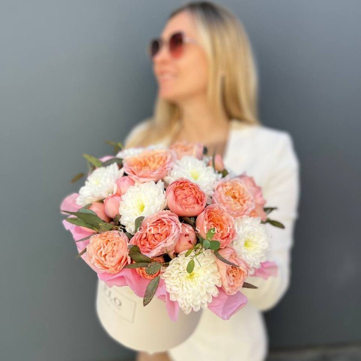 Нежная коробка с цветами в Симферополи