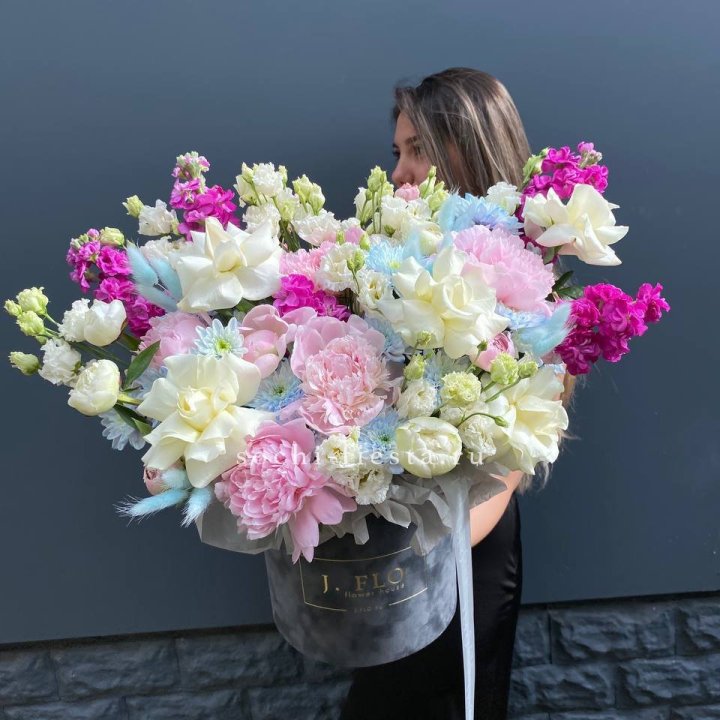 Дизайнерский цилиндр "Пионы гарден" в Симферополи