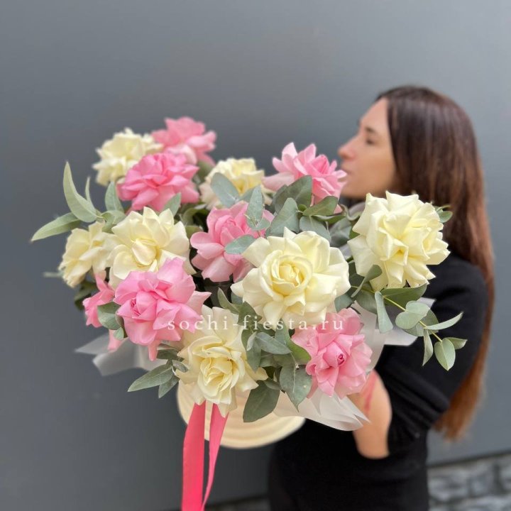 Зефирный бокс из 17 французских роз микс в Симферополи