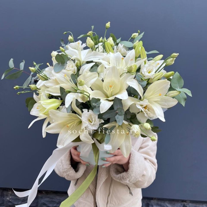 Бокс лилий и эустомы в Симферополи