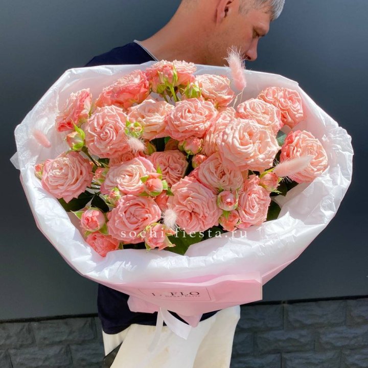 Пионовидные розы Мадам Бомбастик в Симферополи